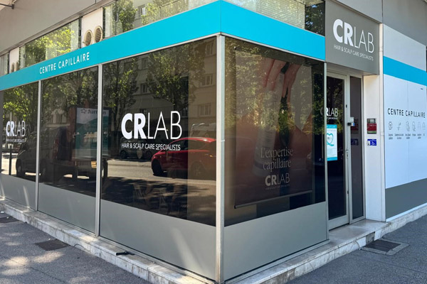 Vitrophanie pour vitrine de boutique et magasin à Paris