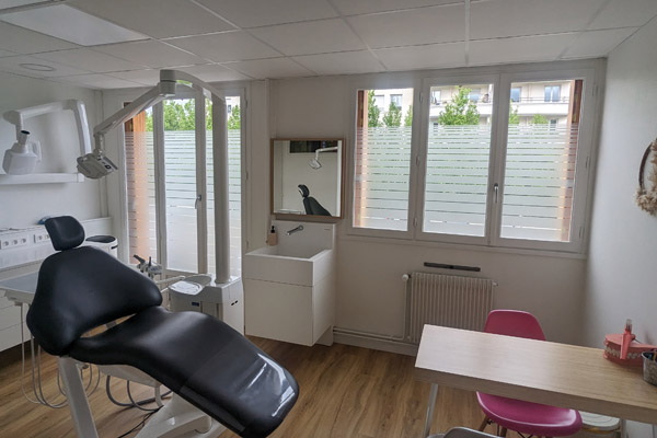 Vitrophanie cabinet médical sur mesure